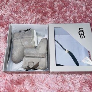 Infant Ugg boots Jesse Bow II Shimmer Size 02/03 Small (6-12months)